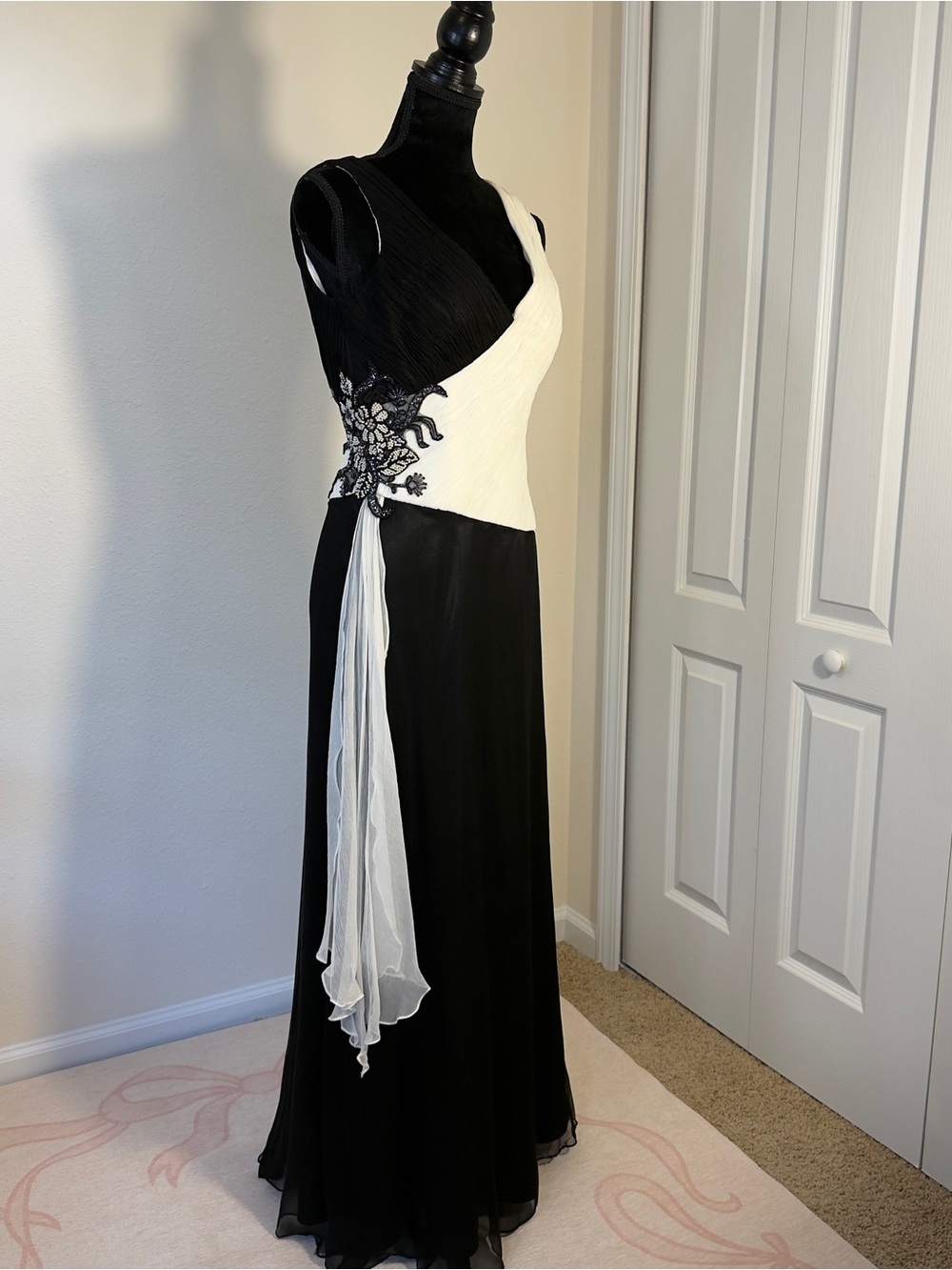 Terani Couture Black and White Evening Gown Size 6